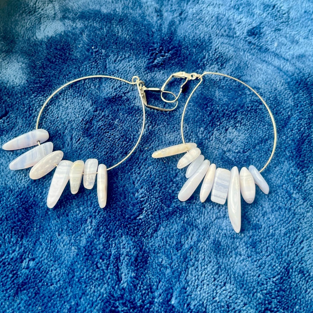Silver hoop earrings with agate stone